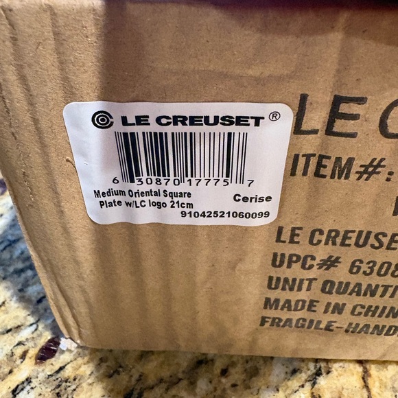 NWT Set of 2 Le Creuset Medium Oriental Square Plate w LC logo 21cm (Cerise) - Picture 3 of 14